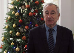 В преддверии Нового года председатель правления КПК «СБС» Анатолий Фисунов поздравил жителей Волгодонска