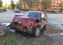 ВАЗ протаранил «Лэнд Крузер» возле войсковой части в Волгодонске