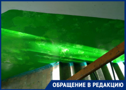 «И так сойдет?»: управляющая компания сделала ремонт в подъезде на Октябрьском