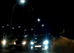 По «встречке» на красный: наглость водителей в Волгодонске запечатлел видеорегистратор