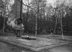 41 год назад в Волгодонске состоялось открытие памятника знаменитому летчику Виктору Лецко 