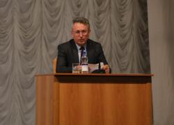 Огороженный фонтан - это как в зоопарке,  - Виктор Мельников о фонтане на ДК «Курчатова» 