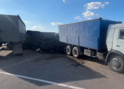 Пенсионер погиб в страшном ДТП: два «КАМАЗа» разнесли друг друга на трассе Элиста – Зимовники 