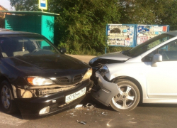 В Волгодонске водитель иномарки перепутал педали, выехал на «встречку» и спровоцировал аварию