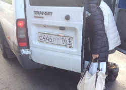Водитель-хам курит в маршрутке и перевозит пассажиров на табуретках в рейсе Волгодонск - Ростов, − читатель 