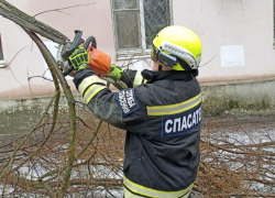В первые минуты стихии они пришли на помощь: спасателей Волгодонска поблагодарили за содействие в ликвидации последствий циклона
