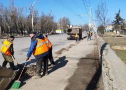 Их благодарят редко, но ругают часто: кто на самом деле делает Волгодонск уютным