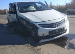 Уходя от столкновения с "Ладой" водитель "Хендая" врезался в столб на Жуковском шоссе