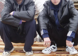 Молодчик из под Зимовников с криминальным опытом украл в Волгодонске телефон методом «дай позвонить»