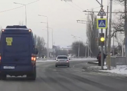 Сумасшедший светофор на 2-й бетонной устроил для водителей и пешеходов испытание на скорость