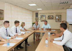 Виктор Мельников встретился с членами молодежного правительства Волгодонска