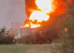 «Проснулись от жужжания, и потом сильный взрыв»: украинские БПЛА  взорвали нефтебазу в Цимлянске