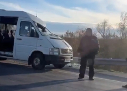 Парню оторвало руку: на трассе Волгодонск  - Цимлянск попал в ДТП пассажирский микроавтобус