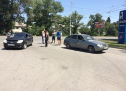 «В районе Насосной иномарка врезалась в "двенашку"» – читатель Блокнота