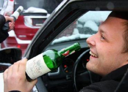 25-летнего пьяного водителя, лишенного прав, задержали на выезде из Волгодонска