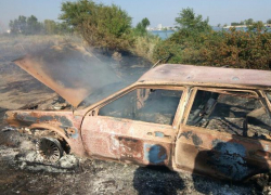 Сгоревшую дотла «девятку» на берегу Цимлянского водохранилища обнаружили в Волгодонске  