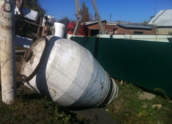 В Волгодонске бетономешалка слетела с дороги, перевернулась и въехала в опору ЛЭП