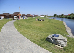 В Волгодонске появился новый парк с прудом и уникальный иппоцентр с лечебными лошадками