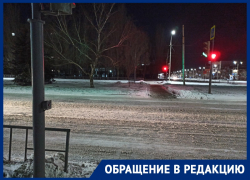 «Сколько можно?»: волгодонец рассержен неработающим «кнопочным» светофором на проспекте Курчатова