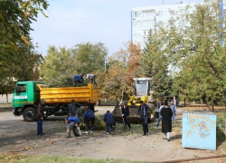Водителей для двух подаренных Волгодонску самосвалов искали больше месяца