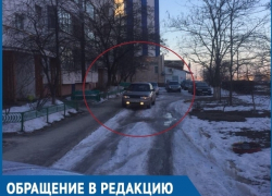 Водитель на «десятке» наехал на меня и моих детей, - волгодончанка попала под колеса автомобиля во дворе МКД