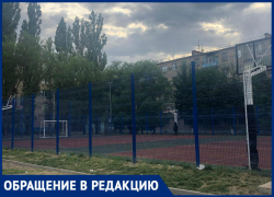 «Фонари есть, а света нет»: волгодонцы требуют включить освещение на спортплощадке 
