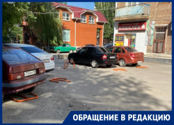 Десятки блокираторов в одном из дворов Волгодонска возмутили местных жителей