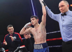 Экс-волгодонец Харитон Агрба техническим нокаутом победил колумбийца Брайама Рико