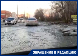 Вечная лужа на улице Дружбы доставляет неудобства водителям