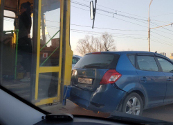 Тройное ДТП с автобусом парализовало движение на мосту в Волгодонске 