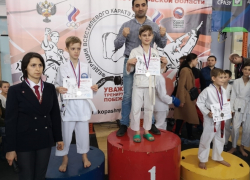 Волгодонские каратисты вернулись с областных соревнований с россыпью наград