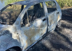 Автомобиль рыбаков сгорел на берегу реки Сал