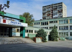 В Волгодонске учитель обрезала волосы девятикласснице из-за неприязни к растрепанным прическам