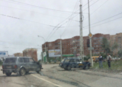 В Волгодонске из-за ДТП движение на мосту в сторону нового города практически парализовано