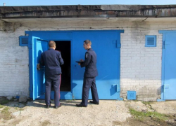 Волгодонец нашел в своем гараже повешенного мужчину