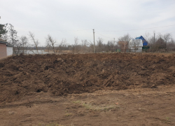 Захоронение строителей-заключенных Цимлянской ГЭС в Волгодонске могли снести с помощью трактора ради новых дач: очевидцы