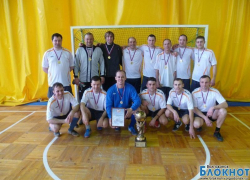 Волгодонские чиновники и депутаты обыграли в футбол всю область