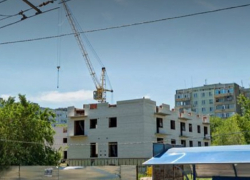 Недостроенный дом на Энтузиастов дополнят магазинами 