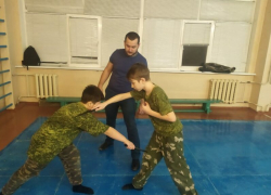 В Волгодонске появилась школа ножевого боя и фланкировки шашкой для детей и подростков 