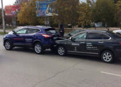 Во время тест-драйва по Волгодонску водитель разбил «Ниссан Альмера» и «помял» «Ниссан Кашкай»