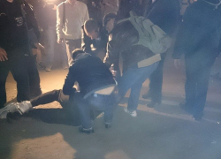В центре Волгодонска молодежь избила таксиста, который не пропустил их на пешеходном переходе