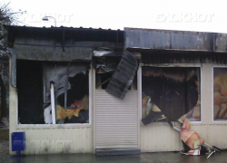 Ночью в Волгодонске на Западном вновь подожгли ларек