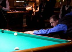 В Москве волгодонец в синей робе взял в руки кий и устроил бильярдный разгром