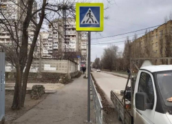 Коммунальщики Волгодонска восстанавливают элементы поврежденной дорожной инфраструктуры