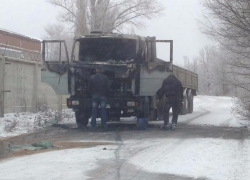 Фура сгорела на Прибрежной в Волгодонске