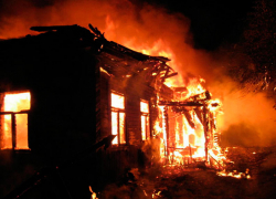 В Зимовниковском районе сгорел частный дом