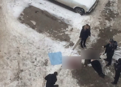 Волгодонец разбился насмерть, упав с общего балкона высотки на Гаражной