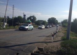 ДТП на ж/д переезде в Красном Яру спровацировало пробку - десятки волгодонцев опоздали на работу