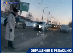 «Жить надоело?»: волгодонец заснял на видео опасный маневр пешехода в утренний час пик