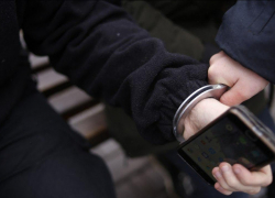 18-летний волгодонец ограбил знакомого во время встречи 